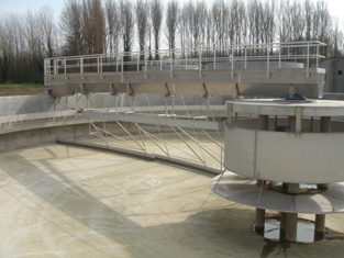 Empty sedimentation tank at the treatment plant in Merchtem