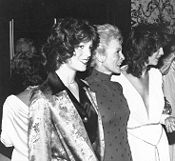 Janet Leigh (middle) with her daughters Kelly (left) and Jamie Lee Curtis (right) at the National Film Society convention in 1979.