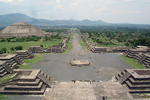 View of the 'Avenue of the Dead' with the Pyramid of the Sun on the left.