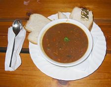Des pais au fou - bean crock, accompanied by slices of cabbage loaf.