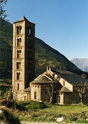 At Sant Climent de Taüll, Vall de Bohí, the tower has an increasing size in the windows at each level, typical also of Italian and German towers. pic Núria Pueyo