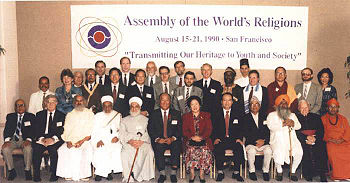 Rev. & Mrs. Moon with participants at the 1990 Assembly of the World's Religions