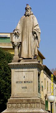 Statue of Guido in Arezzo.