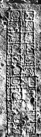 An inscription in Maya glyphs from the site of Naranjo, relating to the reign of king Itzamnaaj K'awil, 784-810.