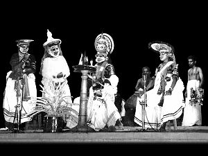 Guru Mani Madhava Chakyar and his troop performing Thoranayudham (A part of Bhasa's play Abhiṣeka Nataka based on the epic Ramayana) Koodiyattam (1962- Chennai). It was the first Koodiyattam performance outside Kerala.