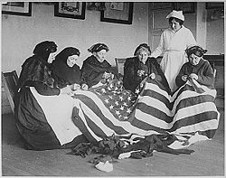 Patriotic American women during WWI