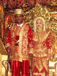 A Minangkabau bride and groom.