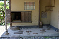 Small entrance nijiri-guchi of a tea house