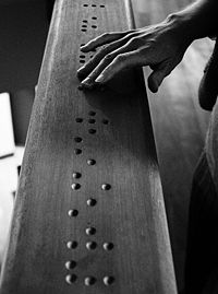 Braille code where the word premier, (French for "first") can be read.