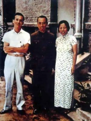 Zhou Enlai (middle) and his wife Deng Yingchao with American journalist Edgar Snow, approx. 1938.