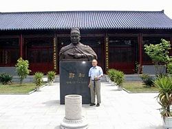 Direct descendant of Wenming, Zheng He's elder brother, next to Zheng He's statue.