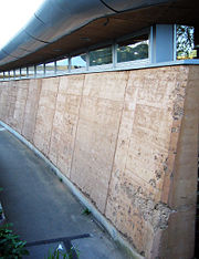 Due to their thermal mass, rammed earth walls fit in with environmental sustainability aspirations.