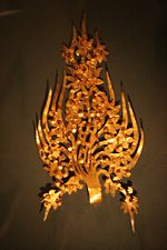 One of the two gold diadem ornaments worn by the Baekje King Muryeong of Baekje.