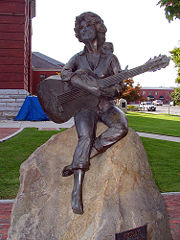 Dolly Parton statue in Sevierville, Tennessee