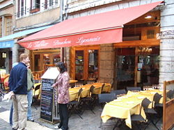 A bouchon, Le tablier (the apron), in Vieux Lyon.