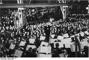 Furtwängler directs the Berlin Philharmonic in 1942