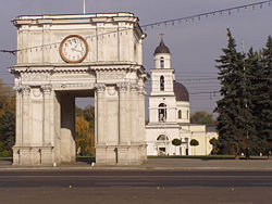 Triumphal Arch and Orthodox Cathedral, central Chişinău.