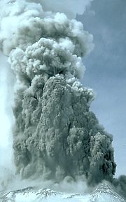Phreatic eruption at the summit of Mount St. Helens, Washington.
