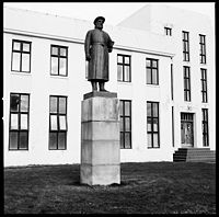 A statue of Snorri Sturluson by Norwegian sculptor Gustav Vigeland was erected at Reykholt in 1947.