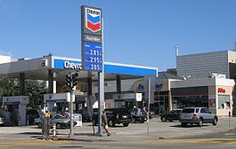 The typical Chevron gas station design that was used until 2006.