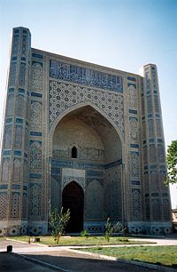 Bibi Khanym Mosque façade