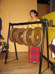 The gandingan is normally chosen for playing apad renditions