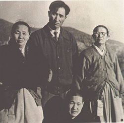 Sun Myung Moon reunited with some of his earliest followers from Pyungyang, in Seoul in 1955.