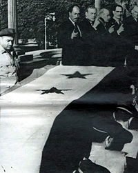 Sadat looking at Nasser's coffin