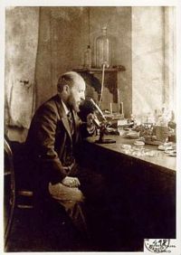 Ramón y Cajal in the lab.