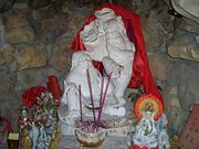Hé (和) and Hé (合), two immortals associated with happy marriage, depicted in Changchun Temple, a Taoist temple in Wuhan