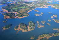 The Archipelago Sea, between the Gulf of Bothnia and the Gulf of Finland, is the largest archipelago in the world by the number of islands. Estimates vary between 20,000 and 50,000 islands.