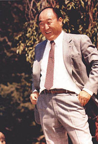Rev. Sun Myung Moon speaking to church members, 1980s