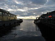 Between October and May, it is cloudy or partly cloudy six out of every seven days.