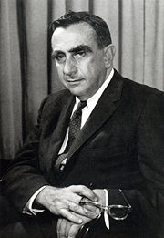 Teller's testimony against Robert Oppenheimer in 1954 furthered his process of alienation from many of his former Los Alamos colleagues.