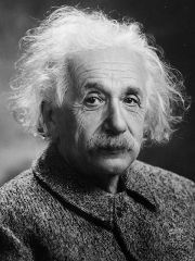 Reich discussed orgone accumulators with Albert Einstein in 1941.