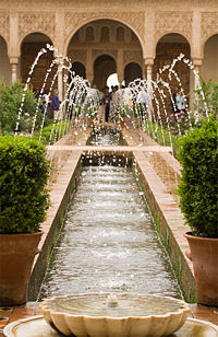 While fountains and flowing water are a common feature around the Alhambra, they are particularly prevalent in the Palacio de Generalife.