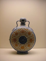 Pilgrim flask, porcelain with underglaze blue and iron-red decoration. Qing dynasty, Qianlong period in the eignteenth century.