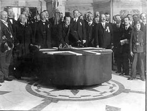 Sir Edward Carson signing the Solemn League and Covenant