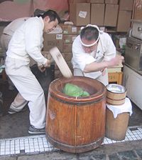 Making mochi in an usu. The timing is important to avoid injury.