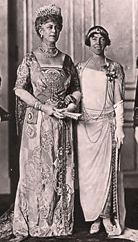 Queen Mary (with future queen Elizabeth) restored and improved the palace's furnishings and decorations.