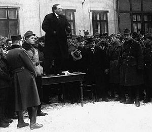 Communist József Pogány speaks to revolutionary soldiers during the 1919 revolution.