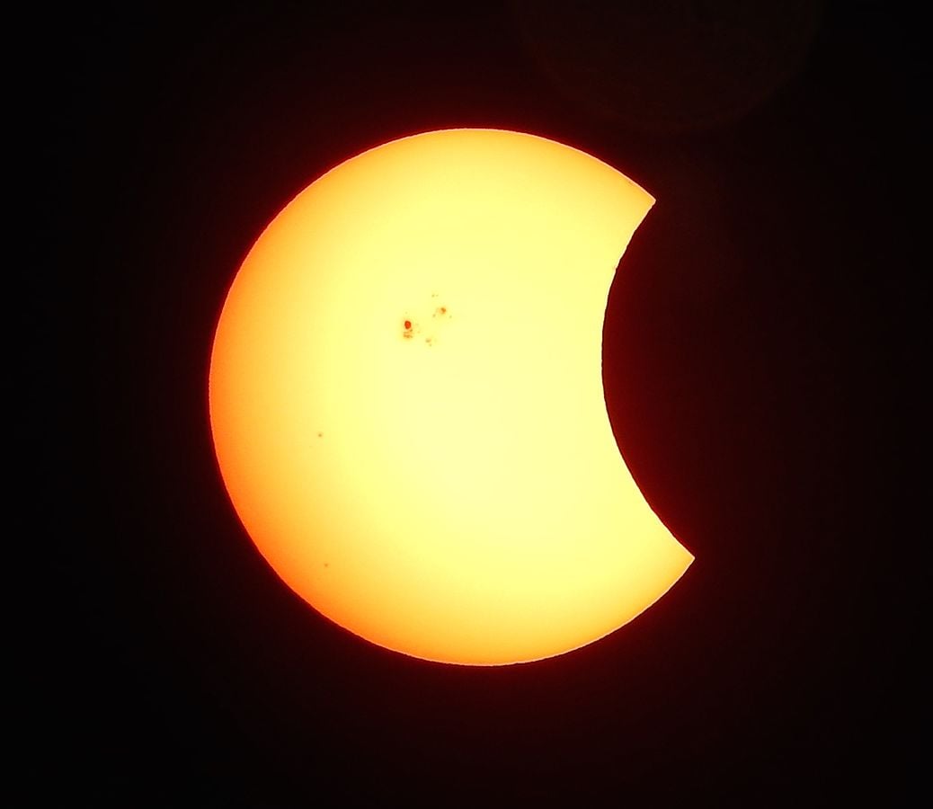 File:Partial Solar Eclipse of October 23, 2014 (15425759437).jpg - New